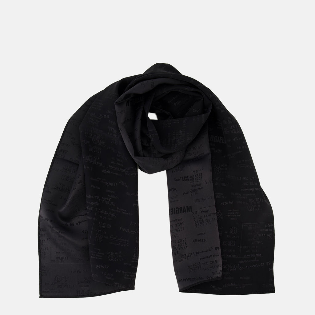 Imagen del foulard estampado en negro y gris de la marca Mm6 para mujeres - Temporada Primavera-Verano 2026 - Vista Detallada 2