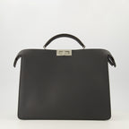 Imagem da bolsa Fendi PeekabooISeeU média cinza para homens - Outono-Inverno 2025 - Vista Frontal
