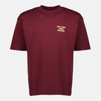 Imagen de la camiseta de eslogan burdeos de la marca Drole De Monsieur para hombre - Temporada Otoño-Invierno 2025 - Vista Frontal