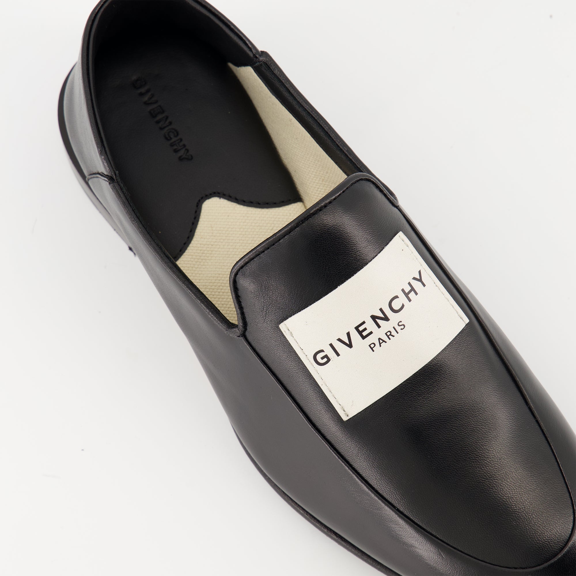 Image of the Givenchy label loafers for men - Autumn-Winter 2025 season - Back view