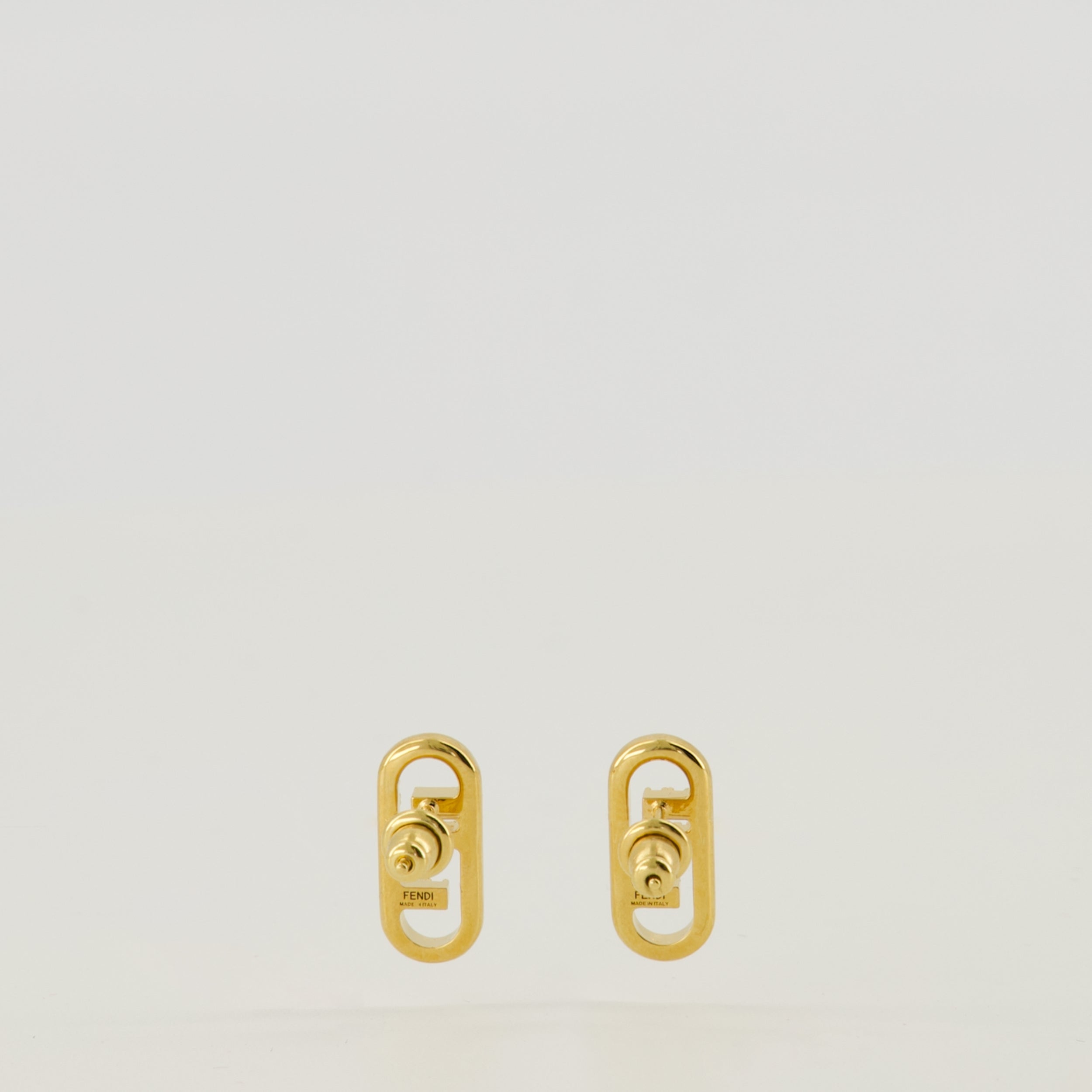 Image de l'article Boucles d'oreilles O'Lock doré de la marque Fendi pour Femme - Saison Automne-Hiver 2025 - Vue de Dos