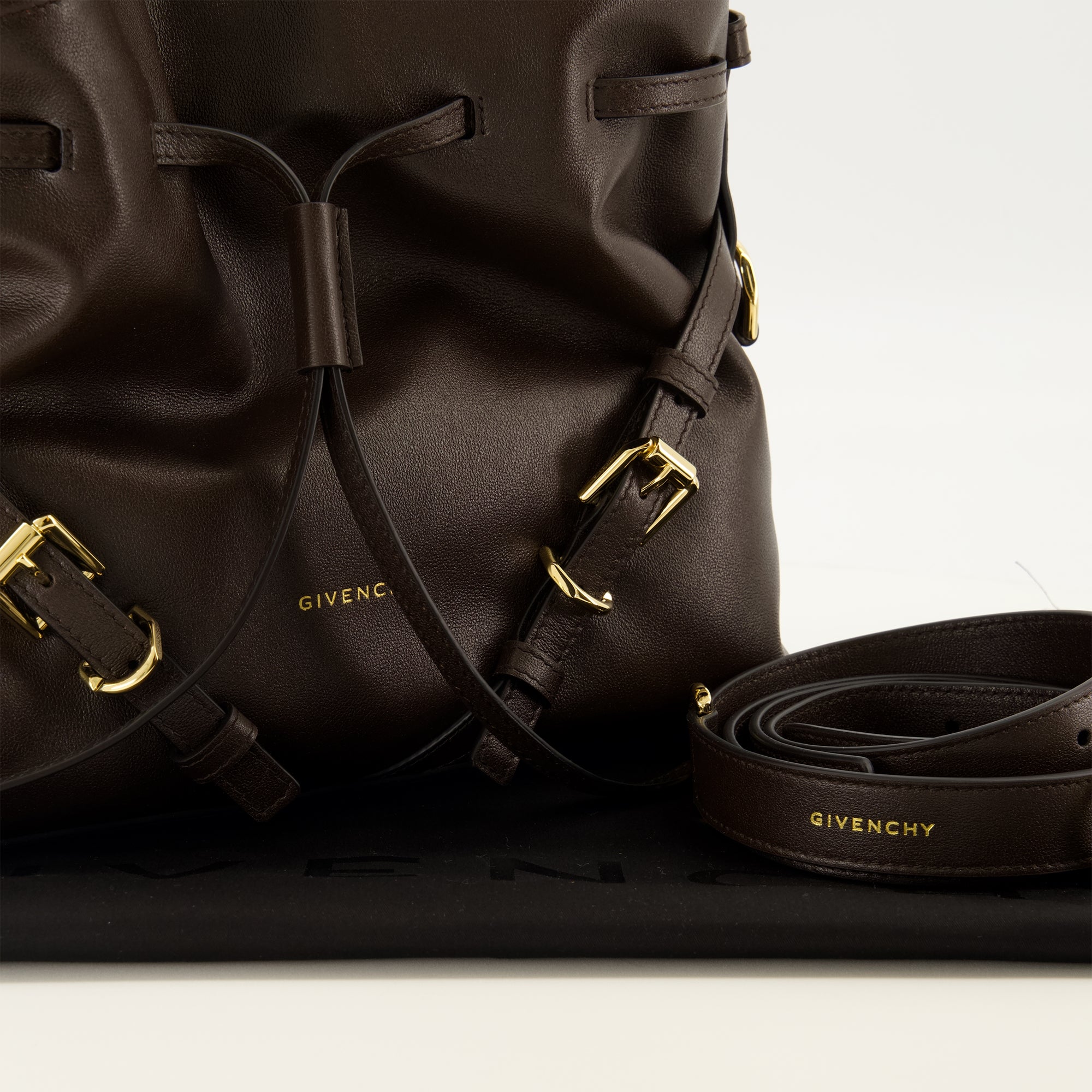 Sacs à main et épaule Borsa Tote in Pelle Voyou Bucket in Marrone Givenchy Marron Femme