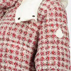 Imagen de la cazadora de plumón de tweed Andronne de la marca Moncler para mujer - Temporada Otoño-Invierno 2025 - Vista Detallada_1