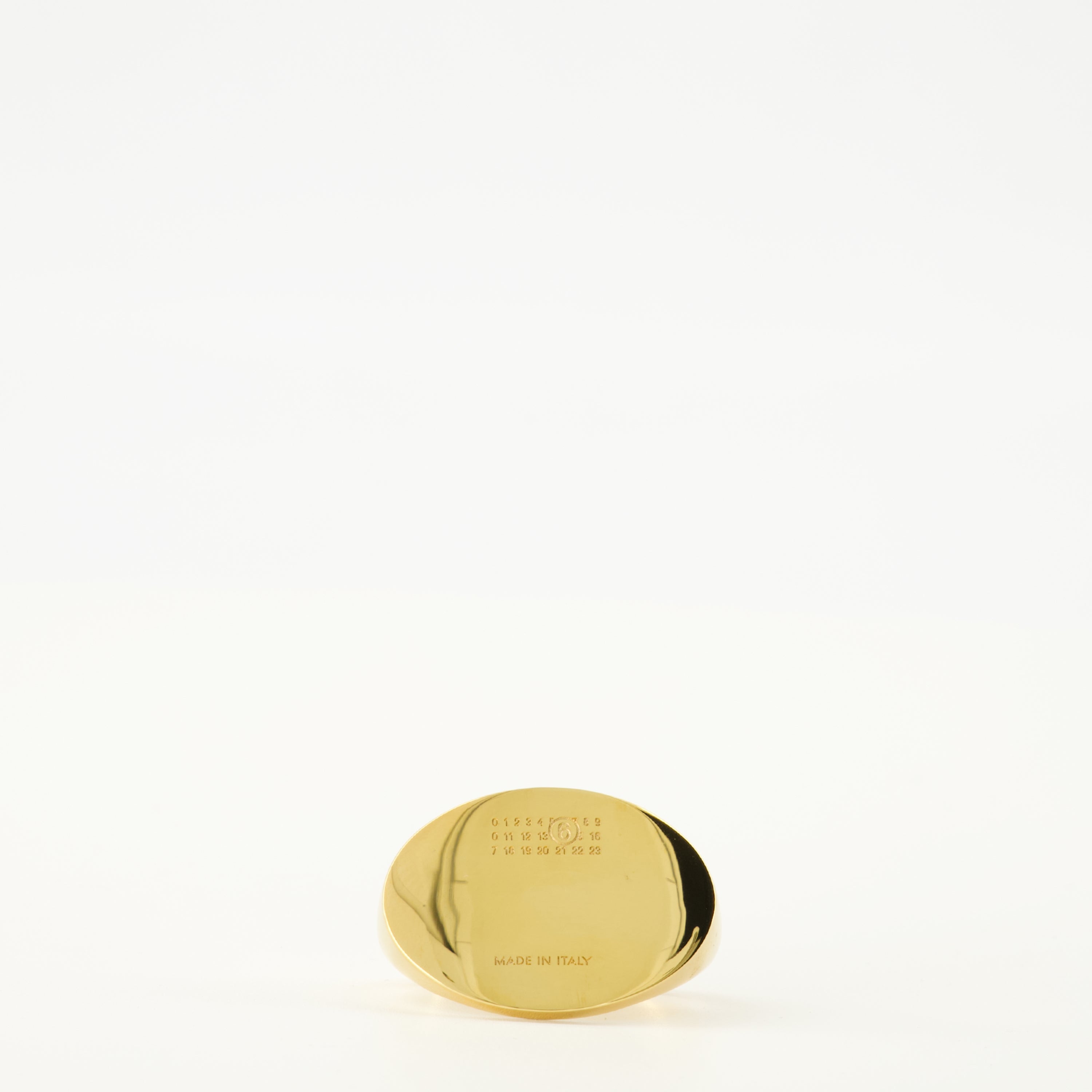 Image de l'article Chevalière Ovale doré de la marque Mm6 pour Femme - Saison Automne-Hiver 2025 - Vue de Face