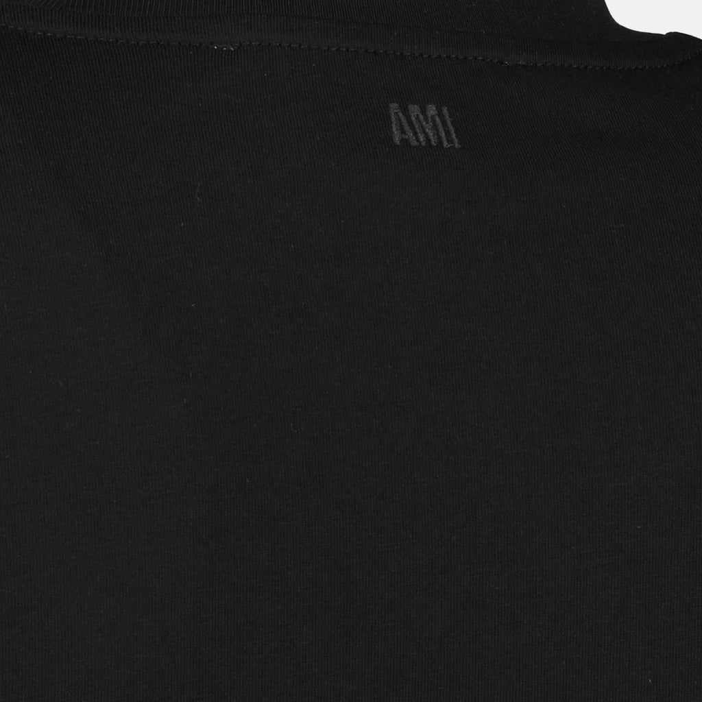 Immagine della t-shirt AMI in cotone con cuore nero del marchio Ami PARIS per donna - Stagione Primavera-Estate 2026 - Vista Dettagliata_2