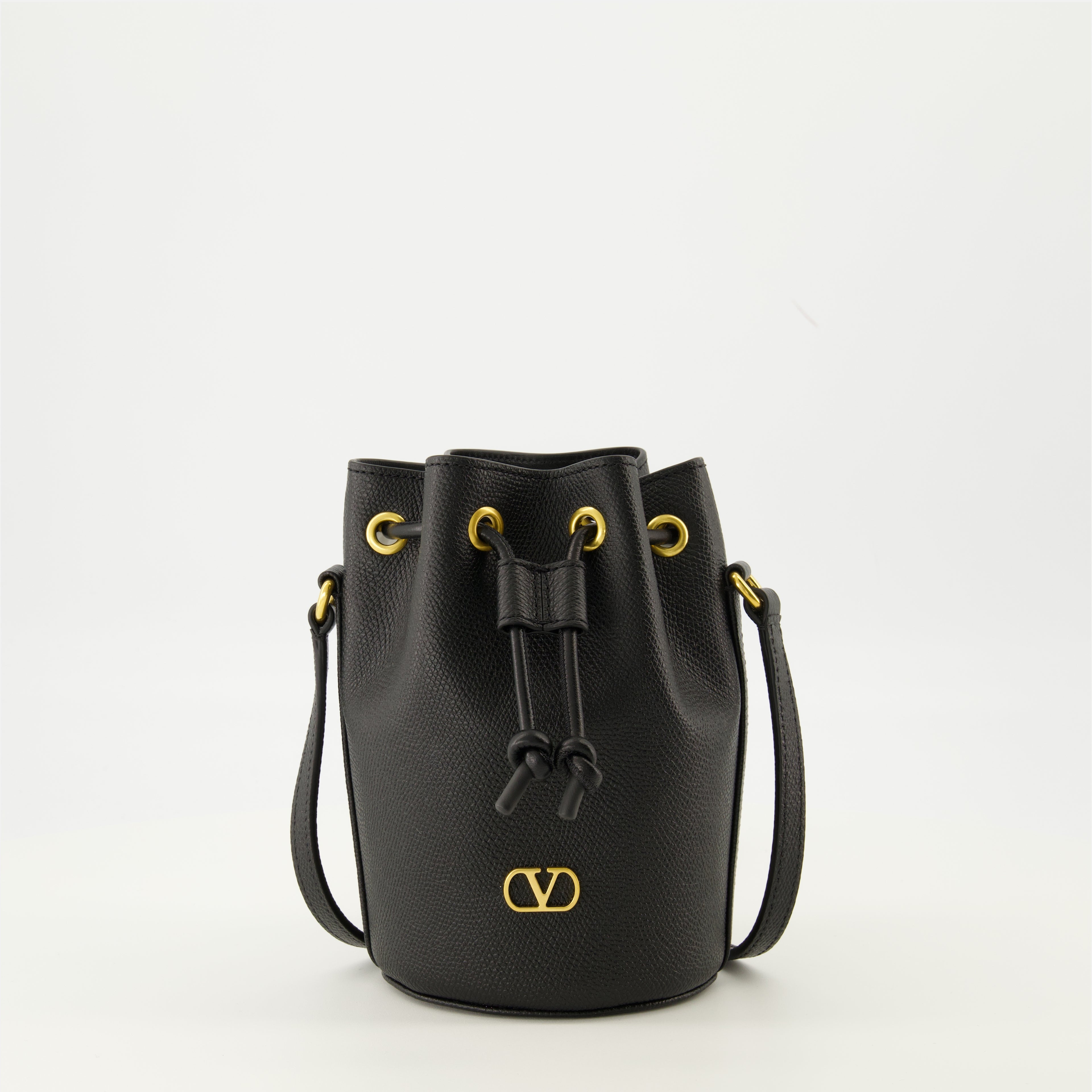 Image de l'article Sac seau VLogo de la marque Valentino Garavani pour Femme - Saison Automne-Hiver 2025 - Vue de Face