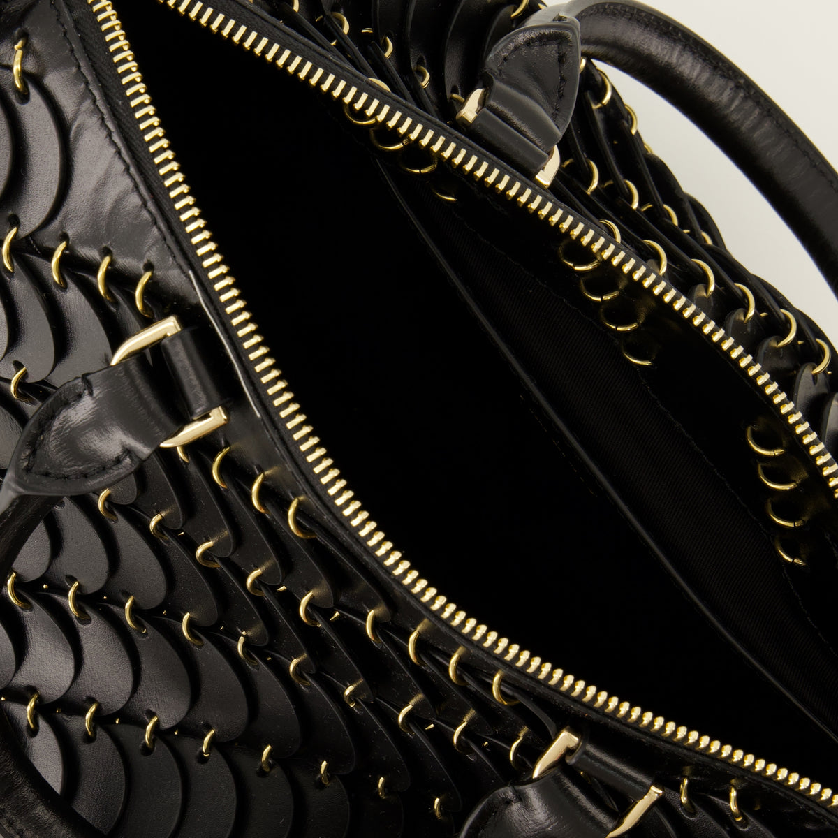 Sacs à main et épaule Borsa Boston in pelle nera Rabanne Noir Femme
