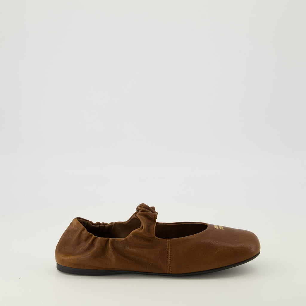 Image de l'article Ballerines Ruches en cuir marron de la marque Miu Miu pour Femme - Saison Printemps-Été 2026 - Vue latérale droite