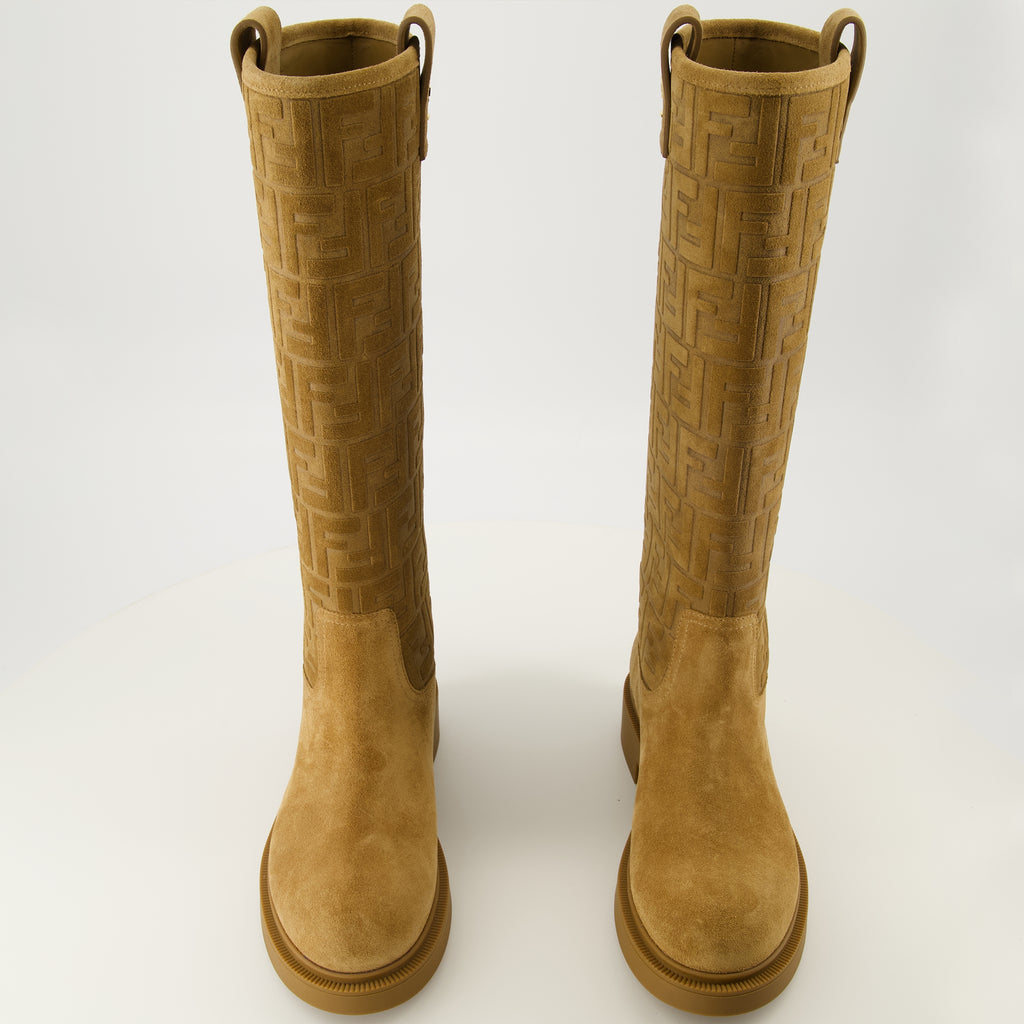 Image de l'article Bottes Filo en daim marron de la marque Fendi pour Femme - Saison Automne-Hiver 2025 - Vue de dessus paire de chaussure