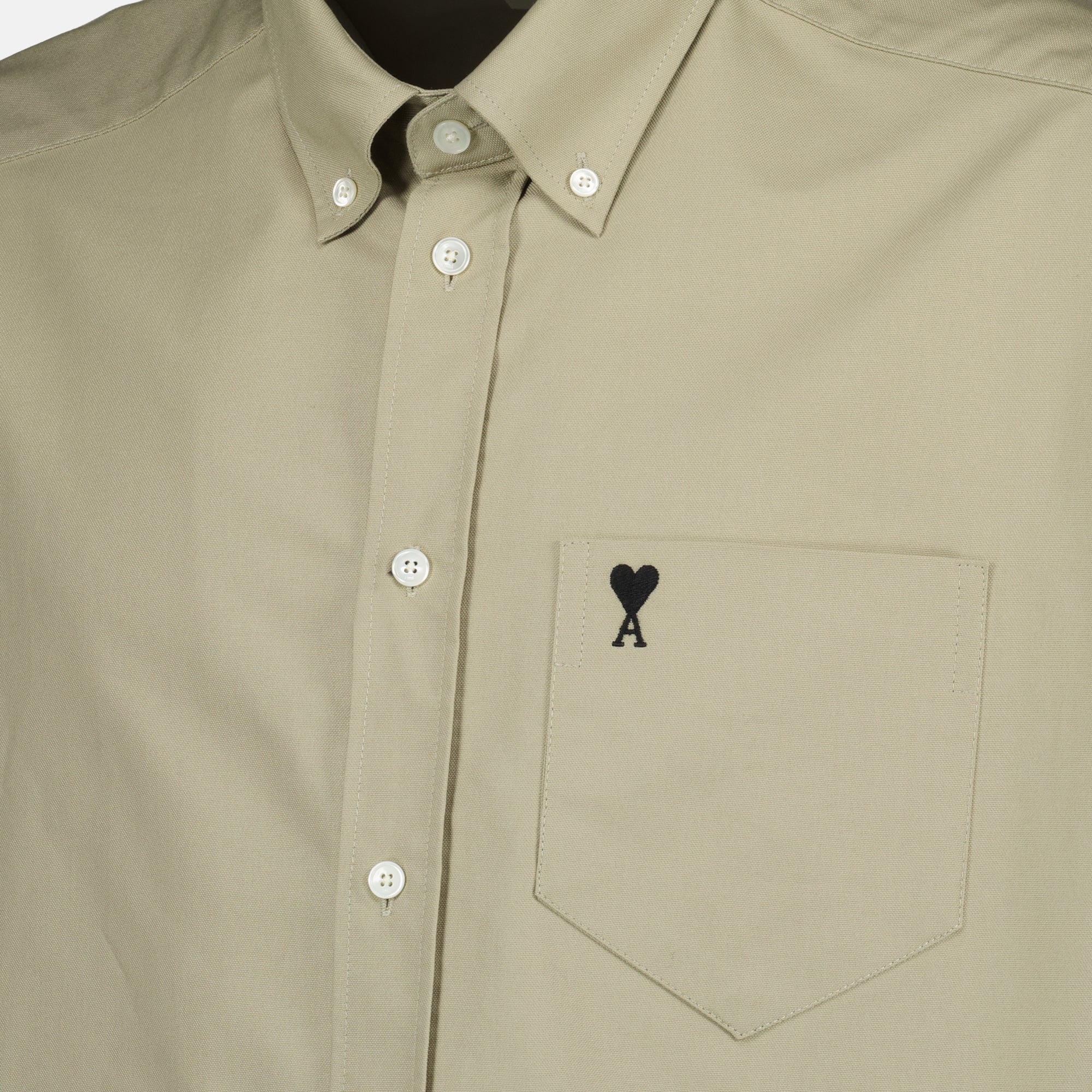 Image of the AMI heart beige boxy shirt by Ami PARIS for Men - Spring-Summer 2026 - Detailed View_2