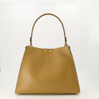 フェンディの女性用ベージュレザーのFendi Wayミディアムハンドバッグの画像 - 2026年春夏シーズン - 後ろからのビュー