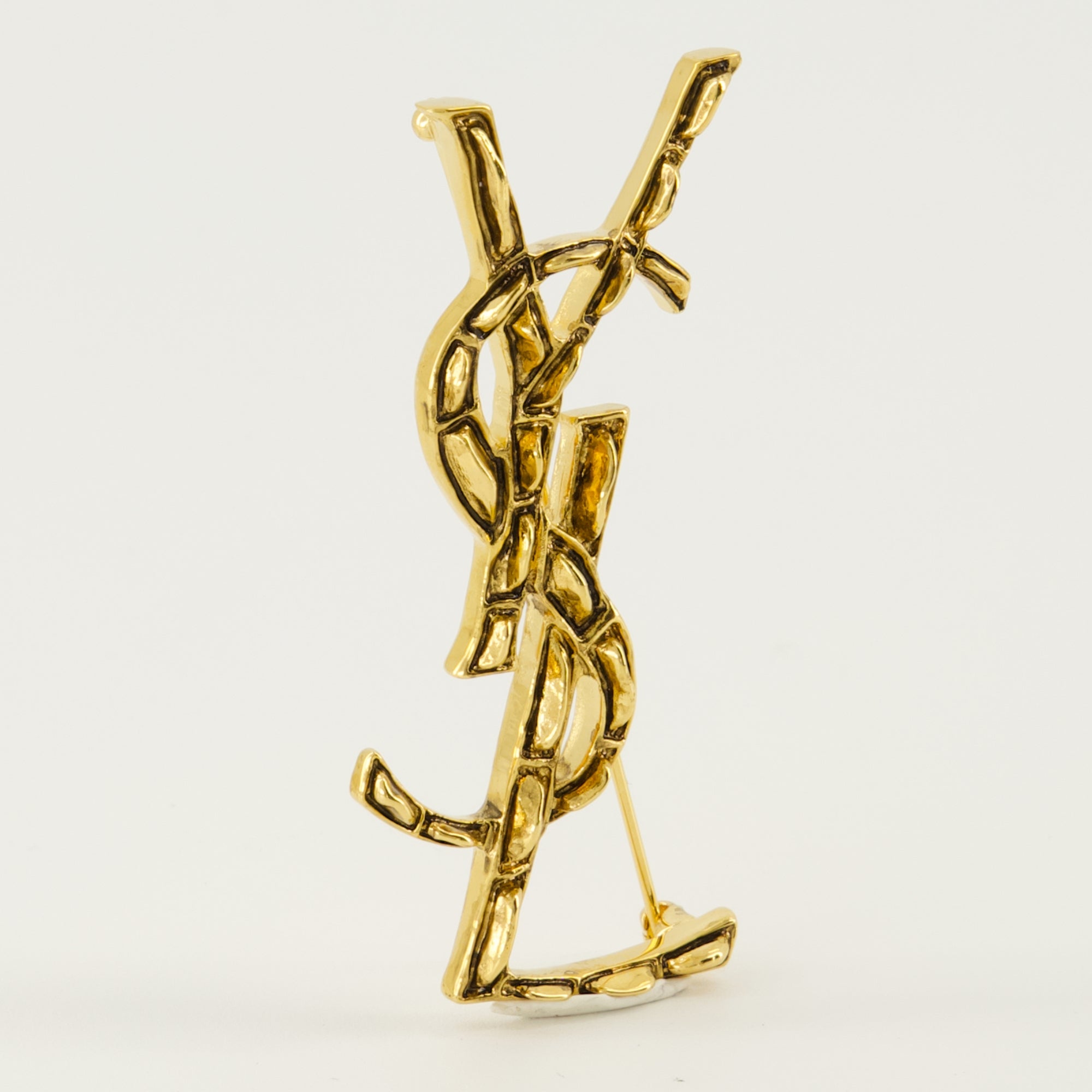 Image de l'article Broche Cassandre crocodile en métal doré de la marque Saint Laurent pour Unisex - Saison Printemps-Été 2026 - Vue détaillée_2