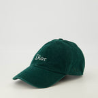 Imagem da capa bordada verde da marca Dior para Homem - Temporada Primavera-Verão 2026 - Vista Traseira