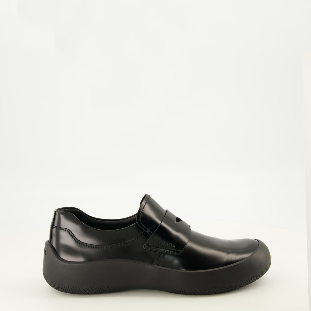 Mocassins 검은색 브러시 가죽 로퍼 Prada Noir Homme