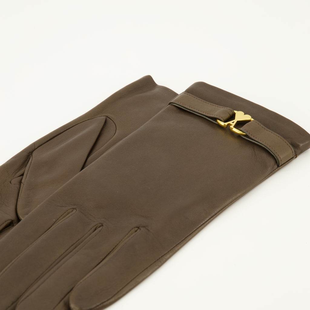 Image of the Ami PARIS brand women's leather gloves - Autumn-Winter 2025 season - Detailed View 2
