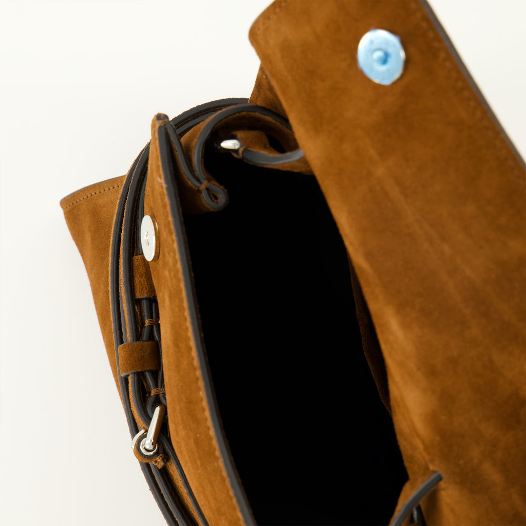 モスキーノの女性用スエードタイミーバッグの画像 - 2025年秋冬 - 詳細ビュー 3