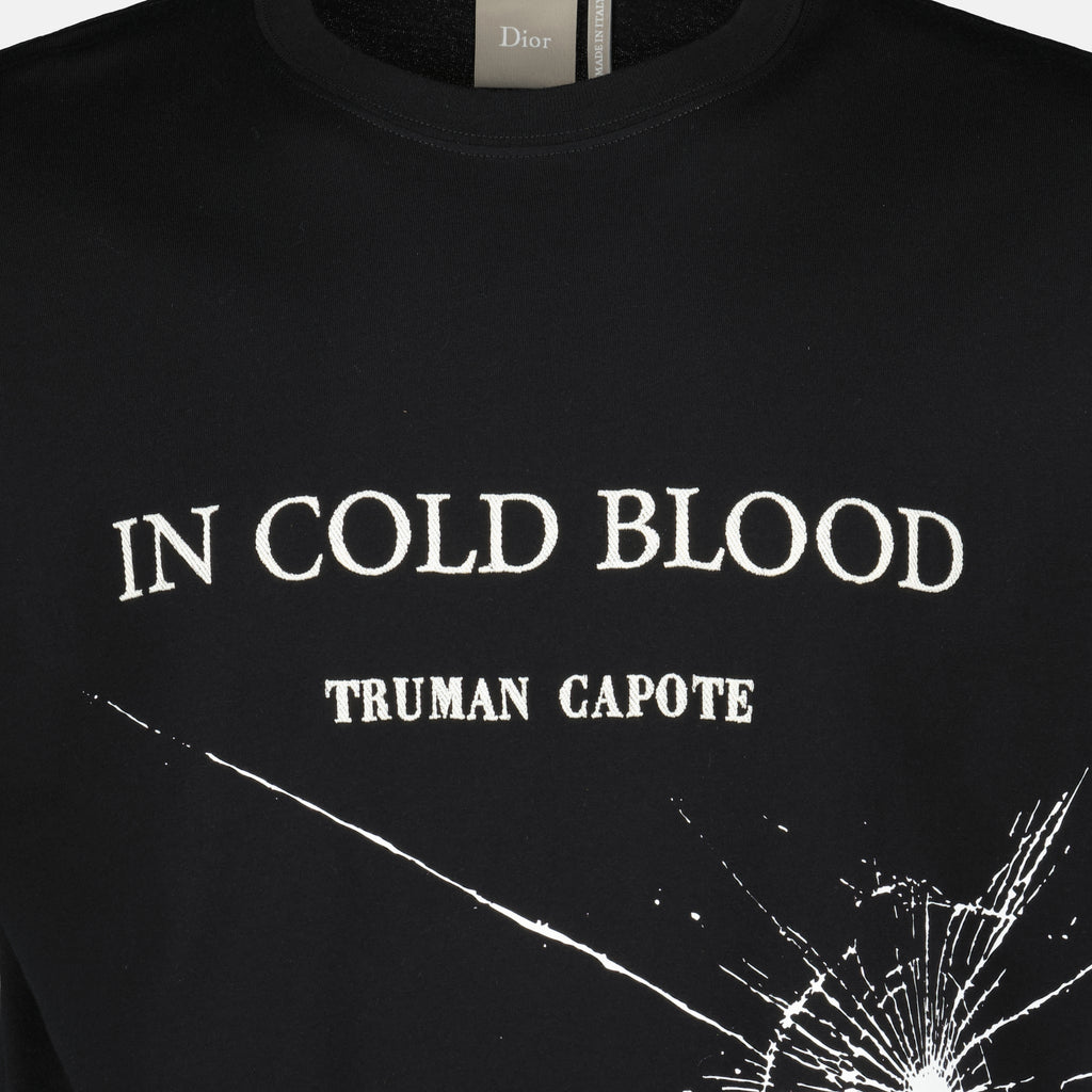 Immagine dell'articolo T-shirt nera con ricamo Book Cover in cotone del marchio Dior per Uomo - Stagione Primavera-Estate 2026 - Vista Dettagliata_2