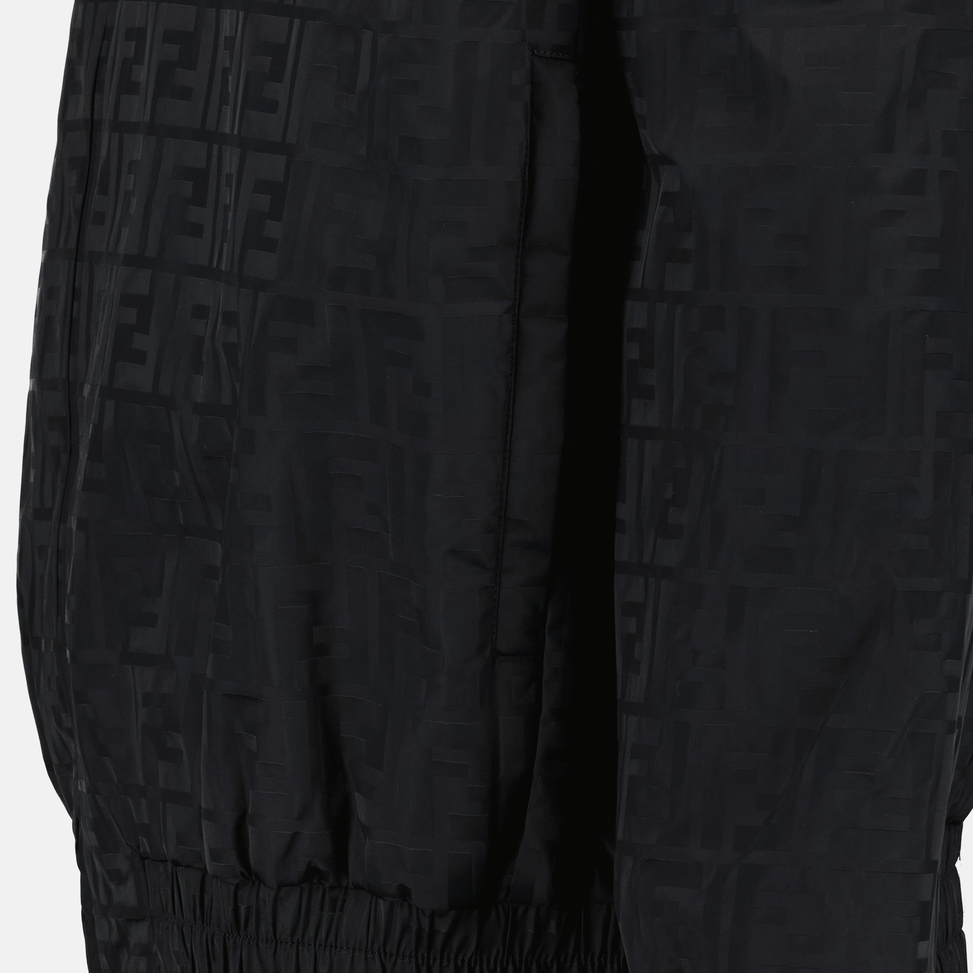 Image of the Fendi Men's Nylon Bomber Jacket - Fall-Winter 2025 - Detailed View_2