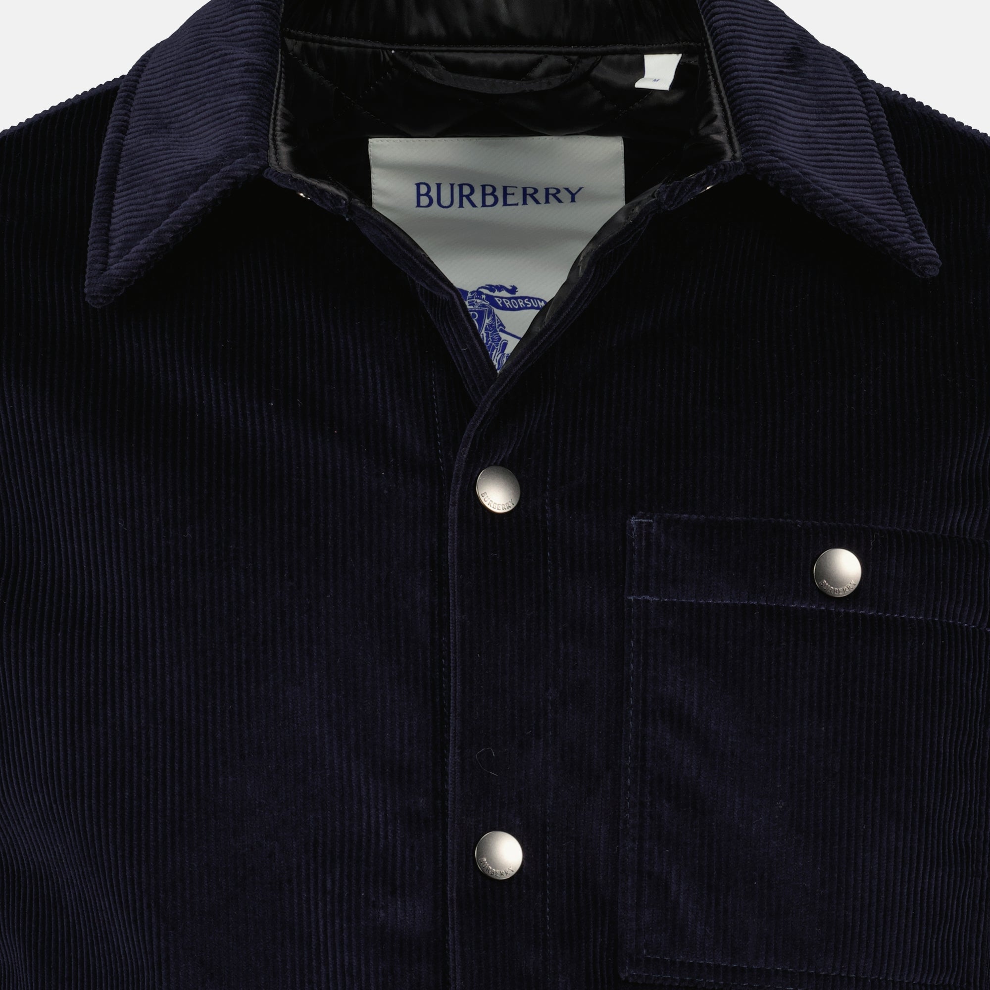 Imagen del abrigo de corduroy para hombre de Burberry - Temporada Otoño-Invierno 2025 - Vista Detallada_2