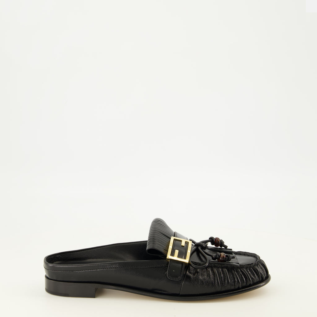 Chaussures ouvertes Mules Baguette em Couro Preto Fendi Noir Femme