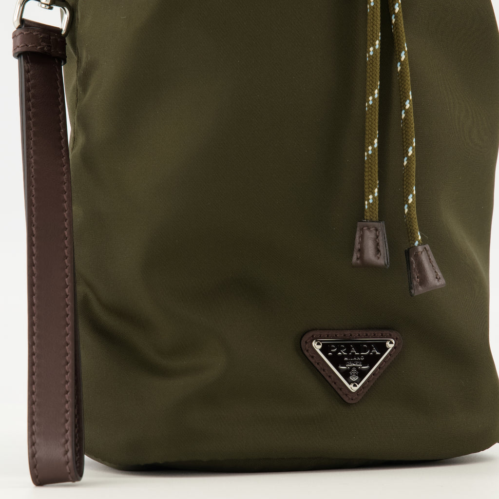 Image de l'article Pochette Speedrock en Re-Nylon kaki de la marque Prada pour Homme - Saison Printemps-Été 2026 - Vue détaillée_2