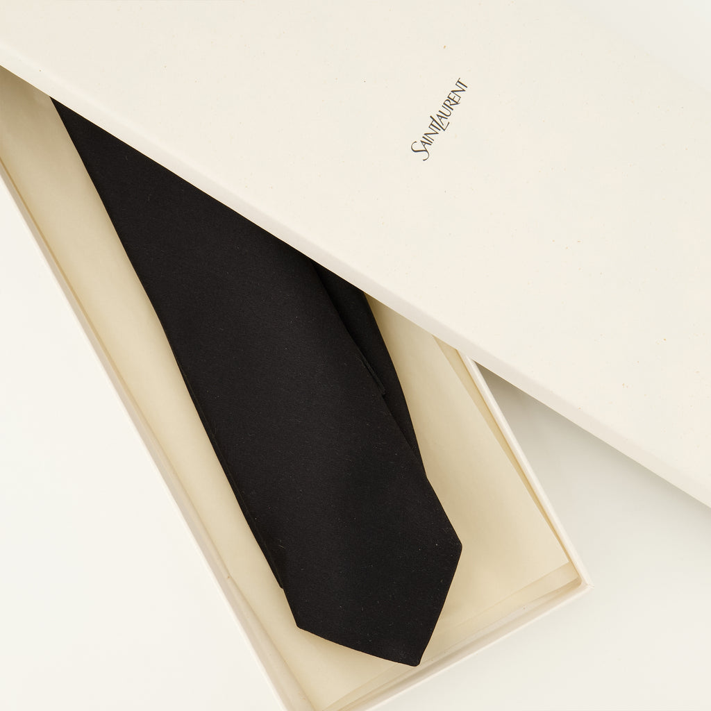 Écharpes, foulards et gants 블랙 실크 새틴 넥타이 Saint Laurent Noir Homme