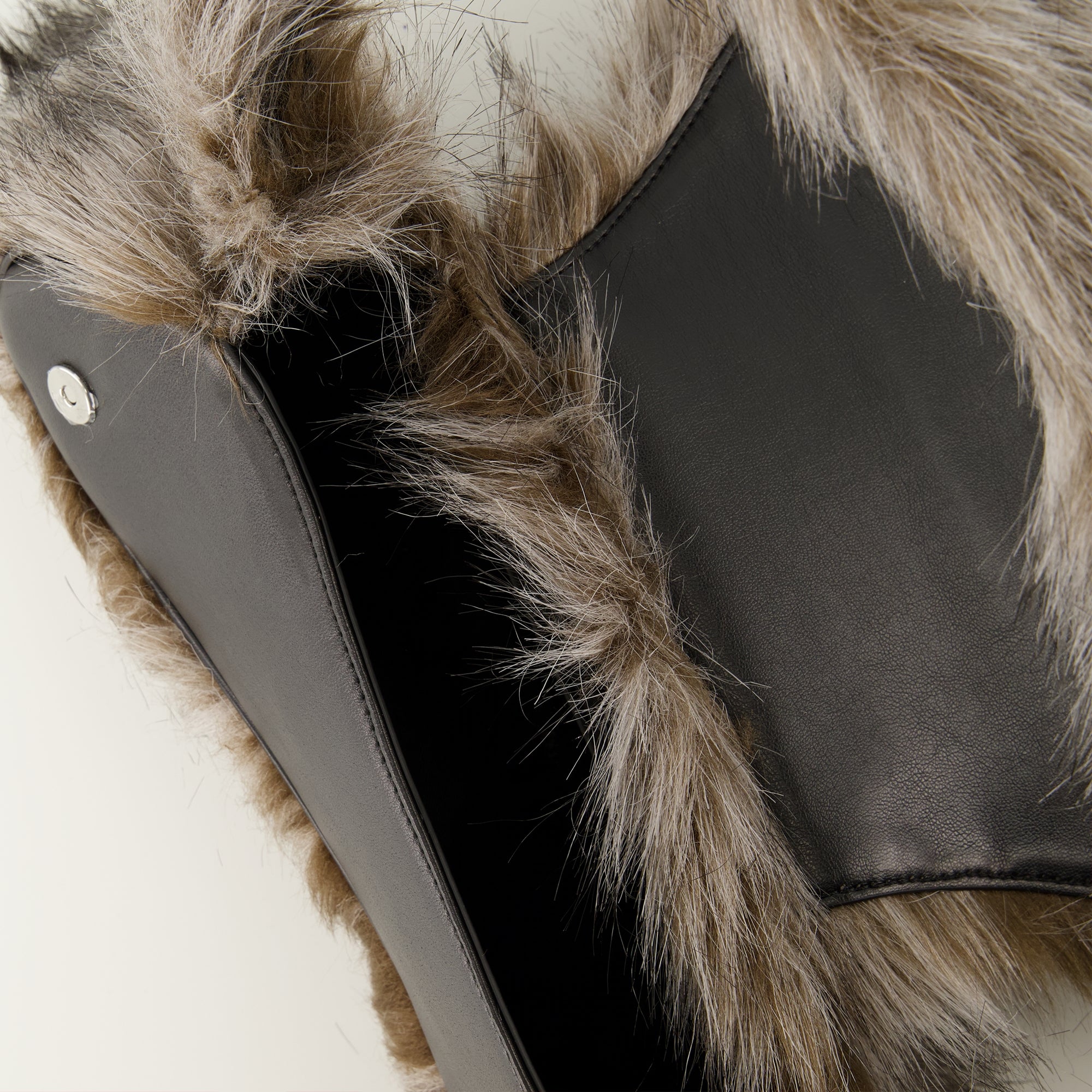 Image de l'article Sac Play foururre de la marque Diesel pour Femme - Saison Automne-Hiver 2025 - Vue détaillée_3