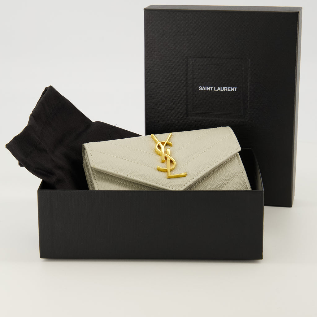 Image of the Cassandre white wallet from the brand Saint Laurent for Women - Spring-Summer 2026 - Detailed View_2