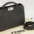 Imagen del artículo bolso PeekabooISeeU pequeño gris de la marca Fendi para Hombre - Temporada Otoño-Invierno 2025 - Vista Detallada_2