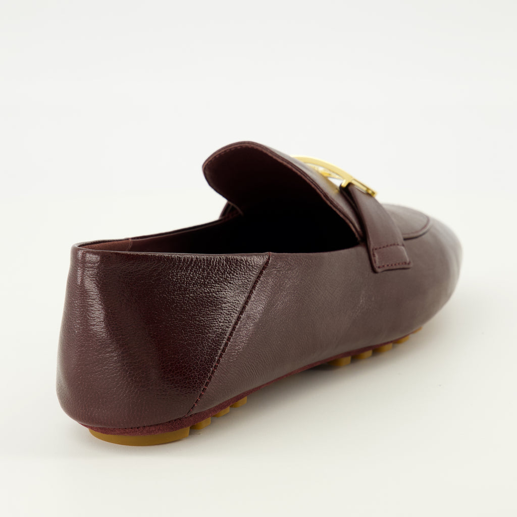 Imagen de los mocasines Baguette de cuero nappa burdeos de la marca Fendi para mujer - Temporada Primavera-Verano 2026 - Vista Detallada 3