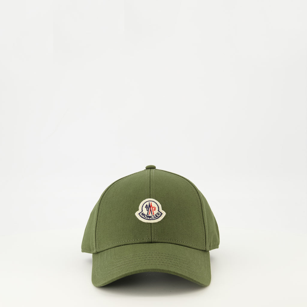 Immagine del cappello logo khaki del marchio Moncler per uomo - Stagione Primavera-Estate 2026 - Vista Frontale