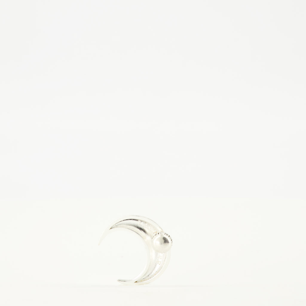 Imagen de los pendientes Moon plateados de la marca Marine Serre para Mujer - Temporada Otoño-Invierno 2025 - Vista Trasera