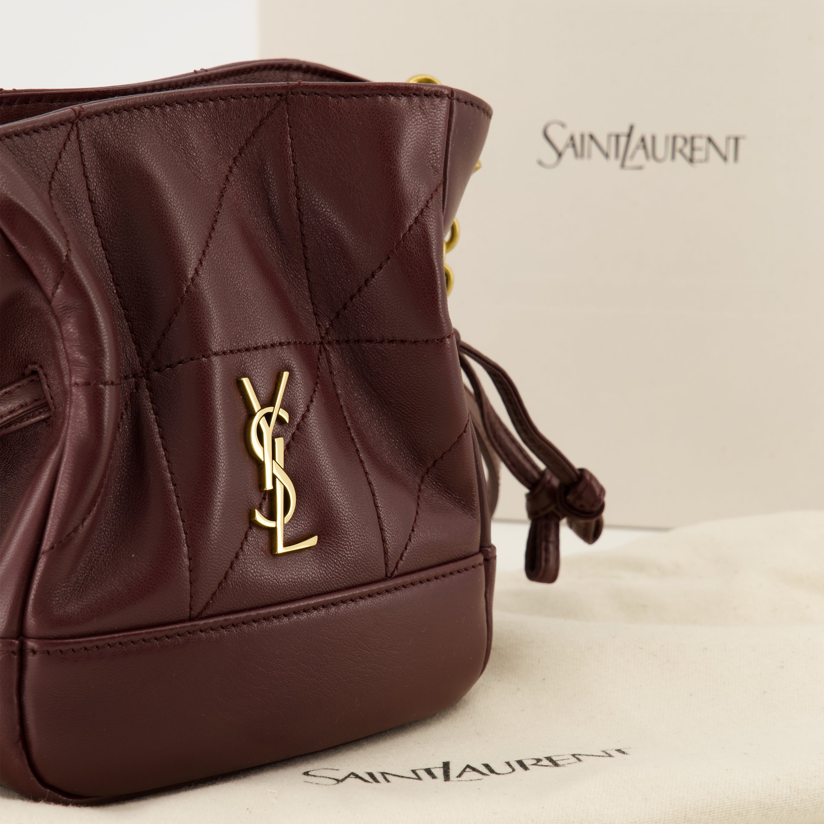 Image of the Saint Laurent women's Jamie mini bucket bag in burgundy leather - Spring-Summer 2026 season - Detailed view_2