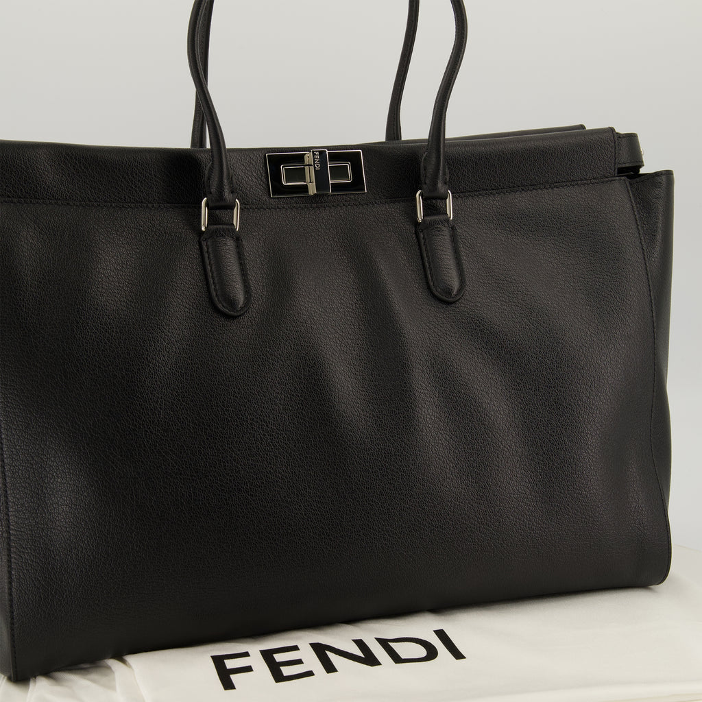 Sacs cabas 블랙 그레인 가죽으로 제작된 대형 피카부 토트 Fendi Noir Homme