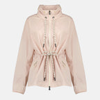Imagen de la chaqueta cortavientos Soulare rosa de la marca Moncler Grenoble para Mujeres - Temporada Primavera-Verano 2026 - Vista Frontal