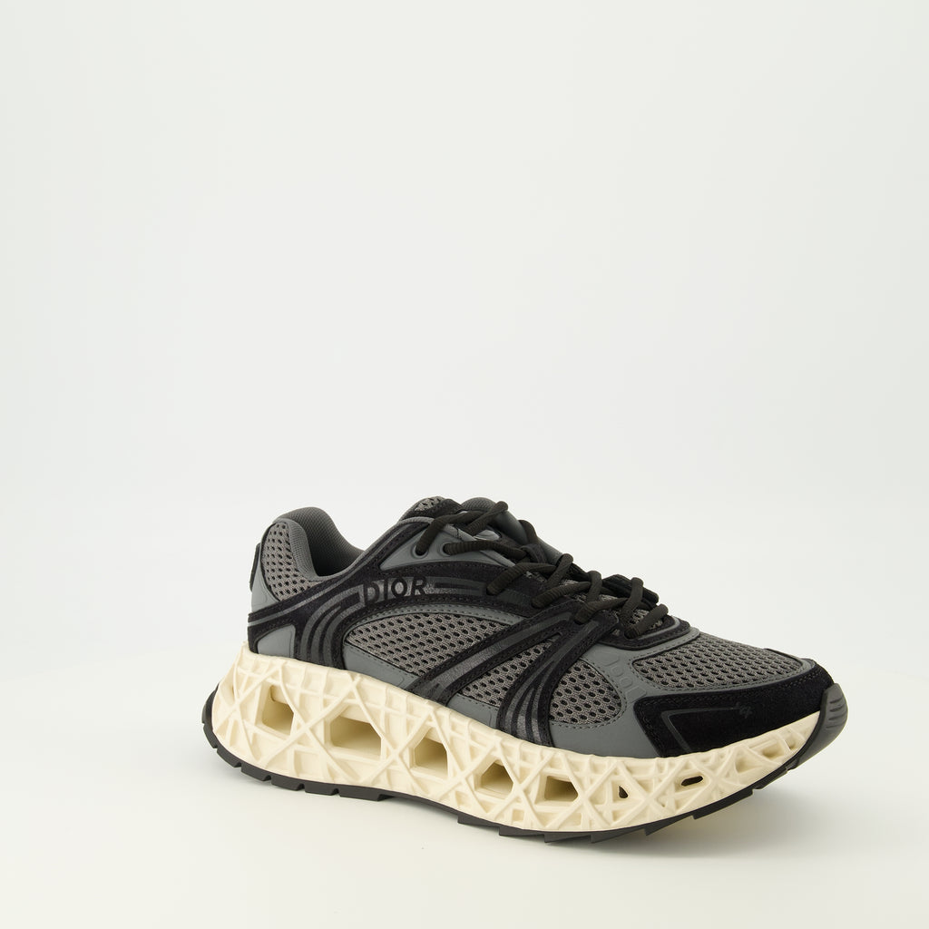 Imagen de las Zapatillas B35 grises de Dior para Hombre - Temporada Primavera-Verano 2026 - Vista tres cuartos frontal derecha