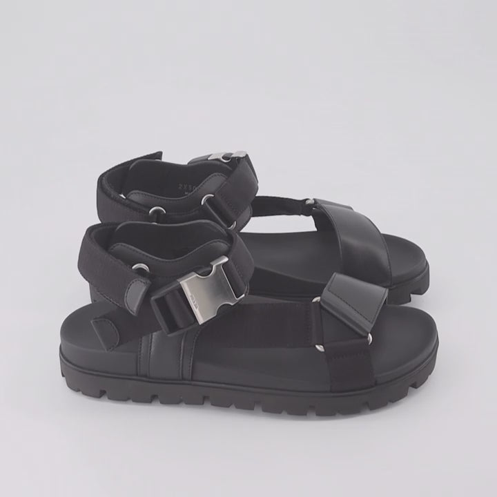 Chaussures ouvertes Sandales en cuir Prada Noir Homme