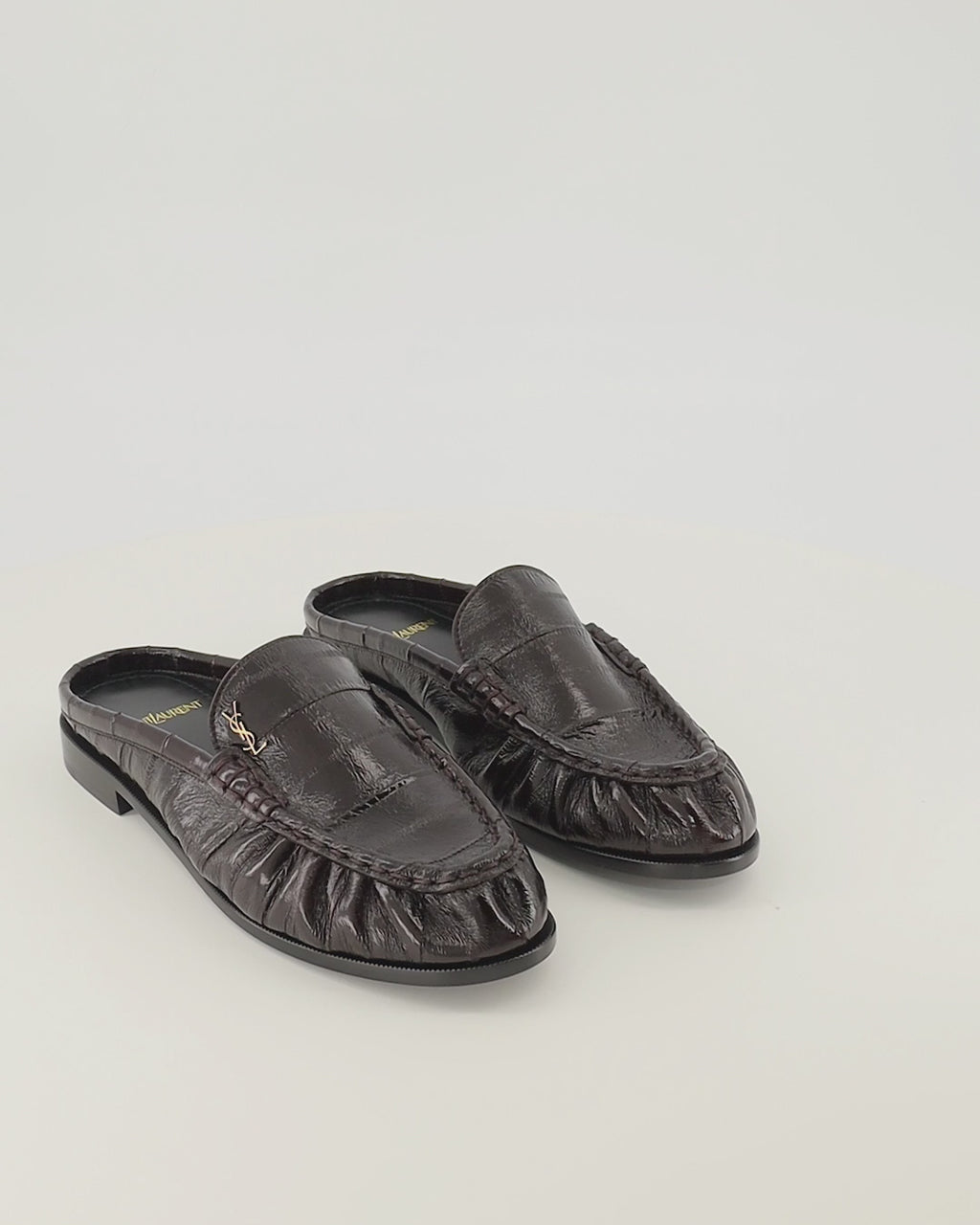 Chaussures ouvertes Mules de Loafer de Cuero Marrón Saint Laurent Marron Femme