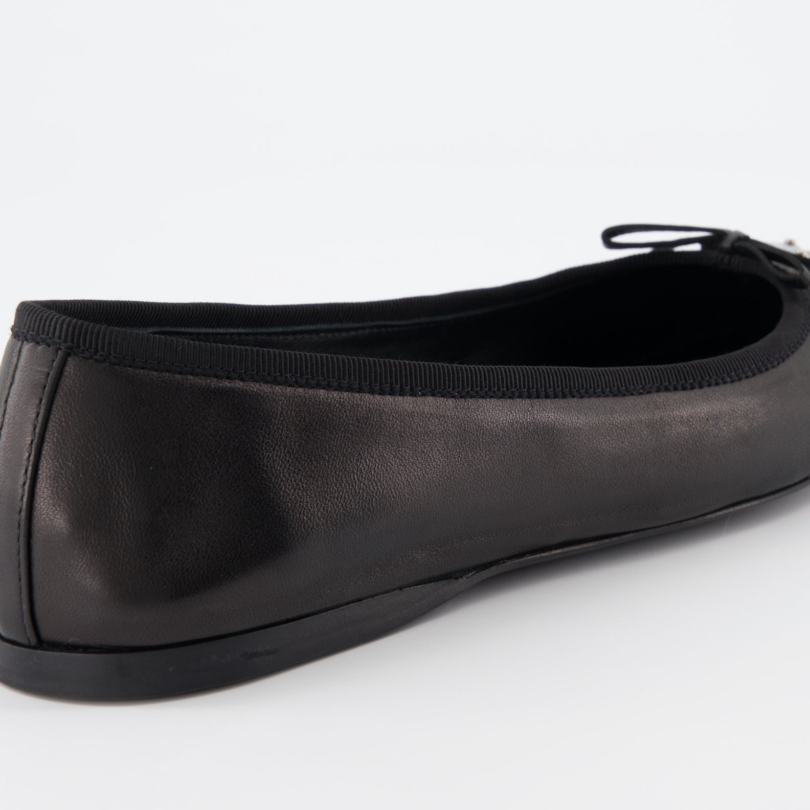 Chaussures plates Ballerines en nappa Prada Noir Femme