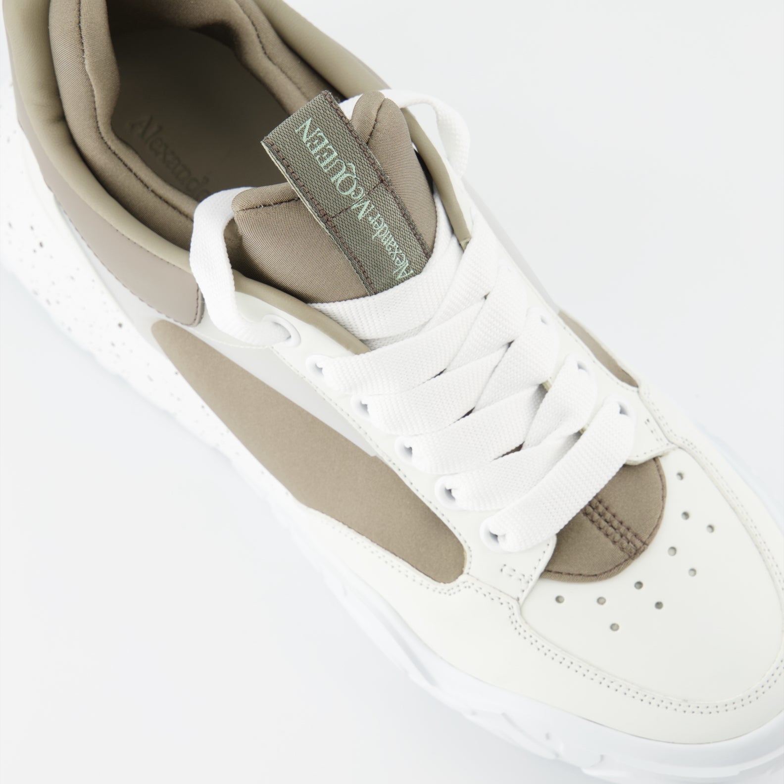 Sneaker Baskets Court Trainers Alexander McQueen Beige Homme