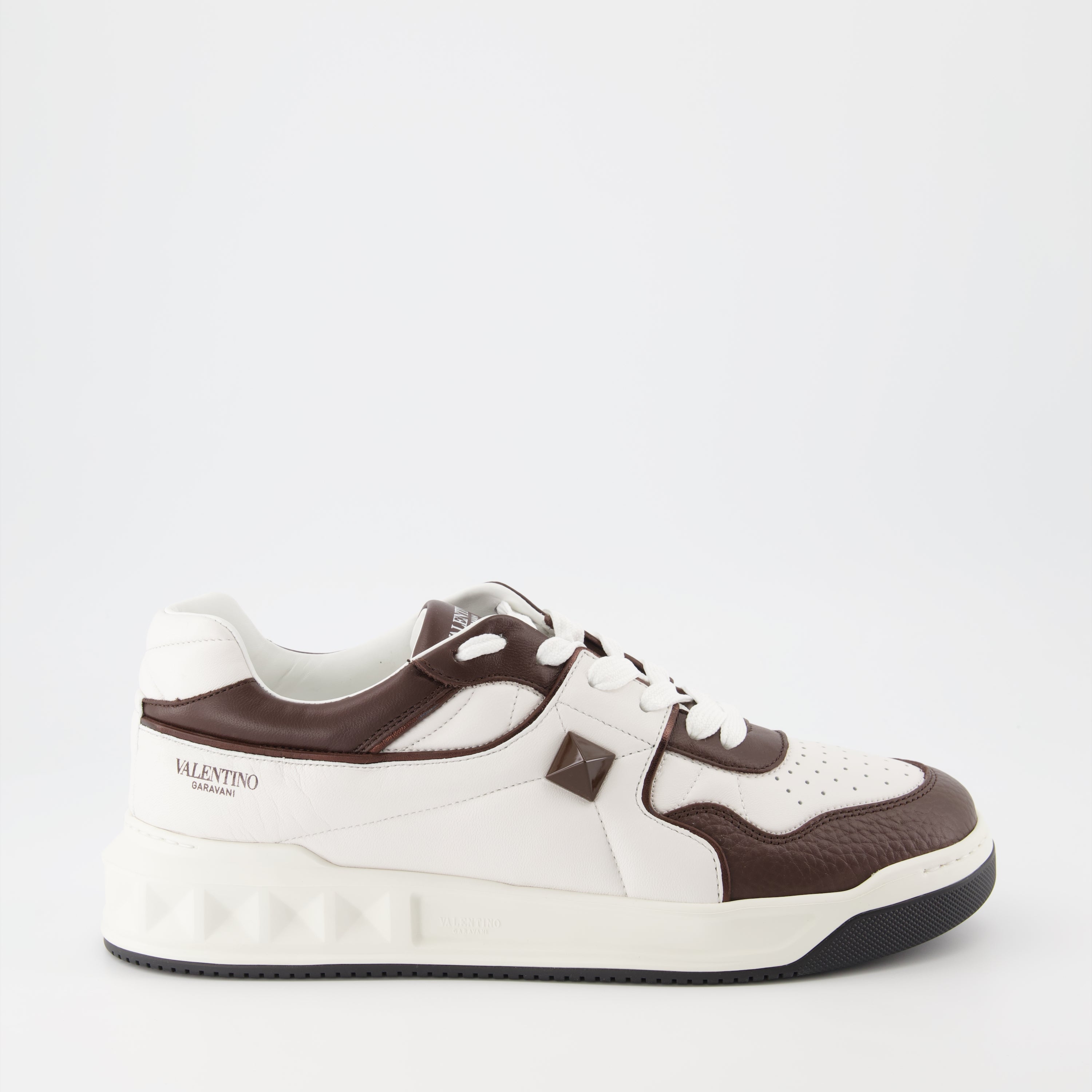 Baskets One Stud marron blanc