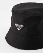 ハット・キャップ・ビーニー リナイロンバケットハット Prada 黒 女性