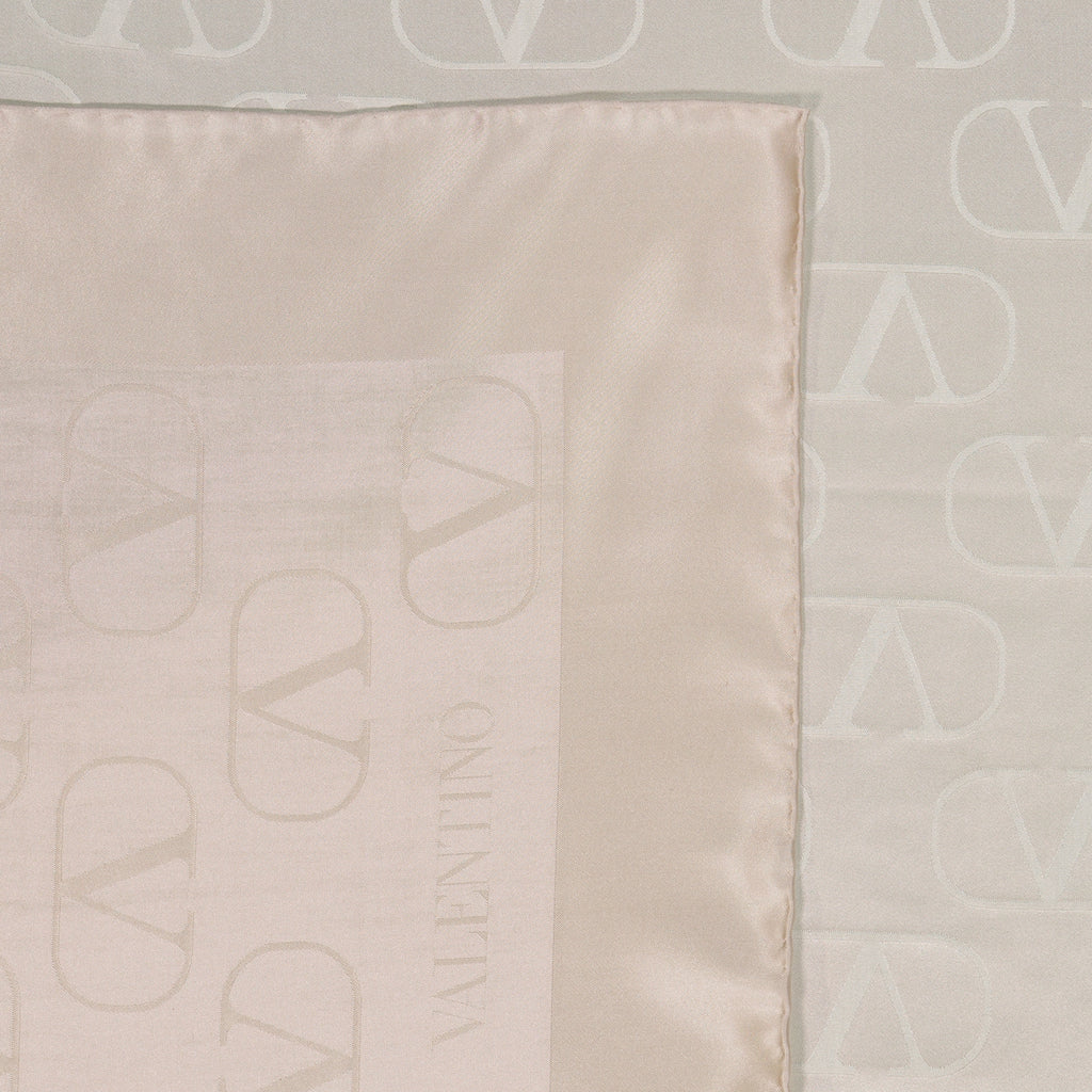 Sciarpe e guanti Châle en soie VLogo Signature Valentino Garavani Beige Femme