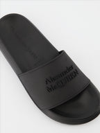 Sneakers Claquettes à logo Alexander McQueen Nero Femme