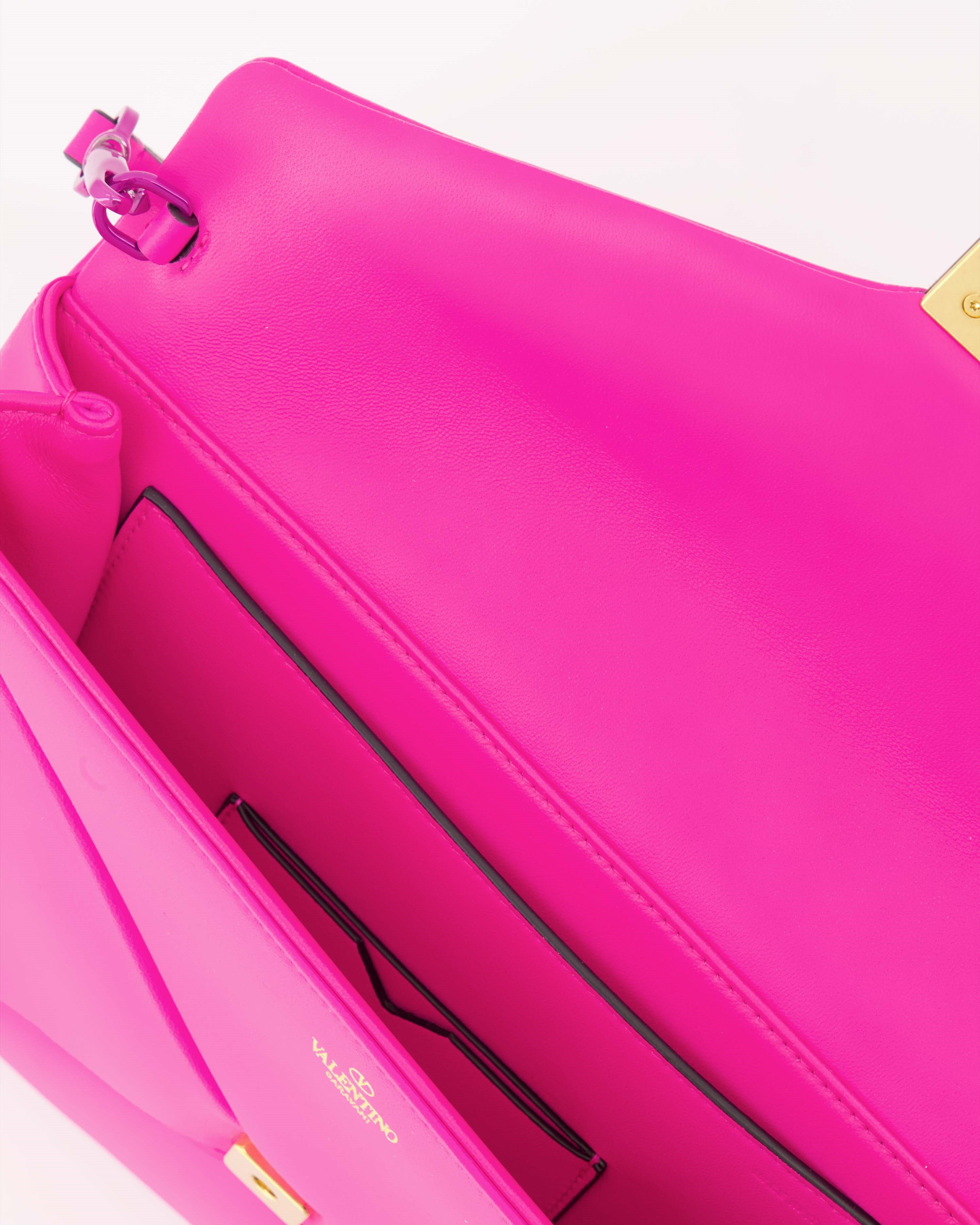 ポーチ クラッチワンスタッド Valentino Garavani ピンク 女性