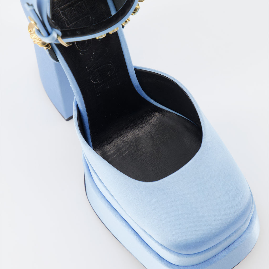 Escarpins Medusa Aevitas en satin bleu