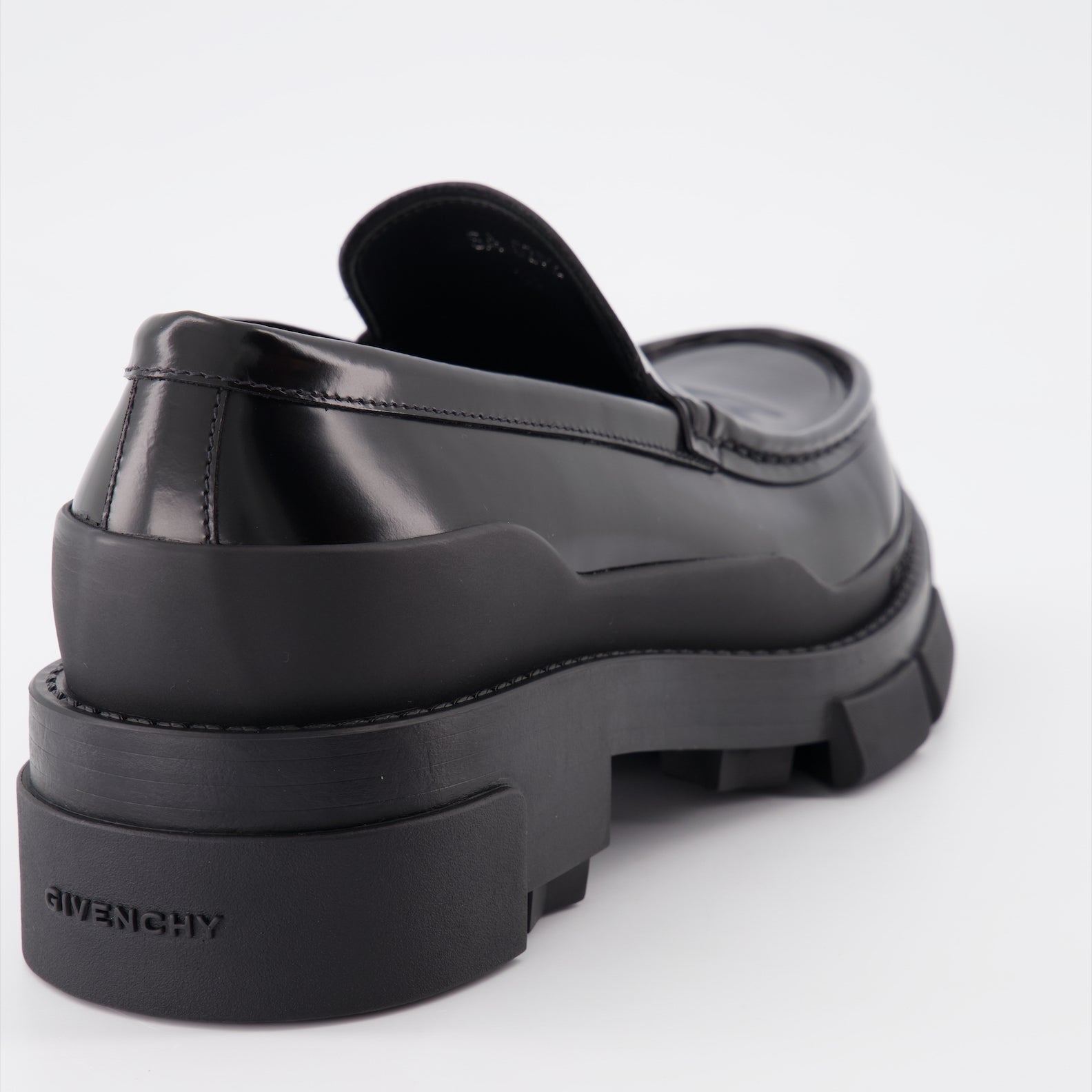 ローファー 4G モカシン Givenchy 黒 女性