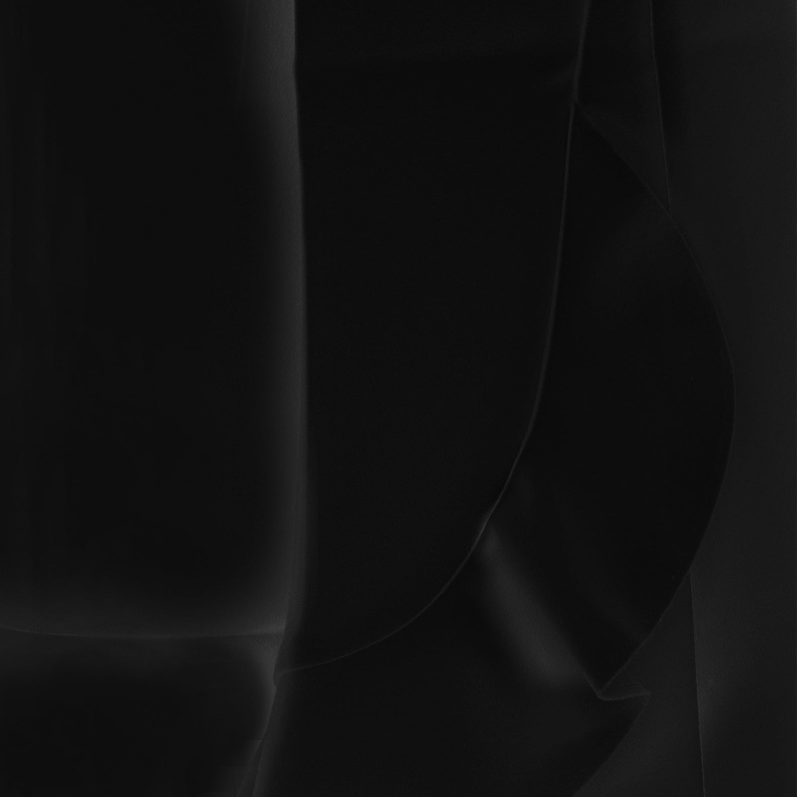 Pantalon noir à volants