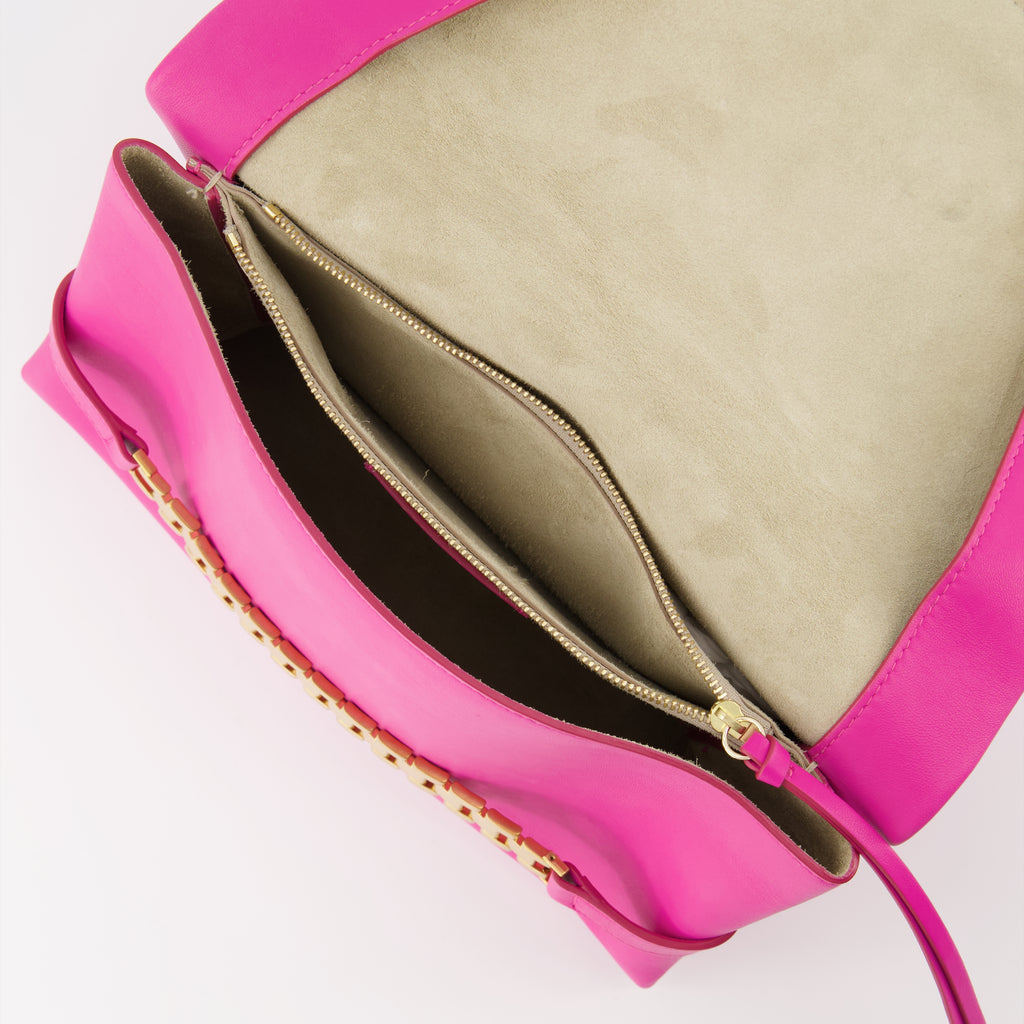 Pochette Chain médium en cuir fuchsia