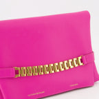 Pochette Chain médium en cuir fuchsia